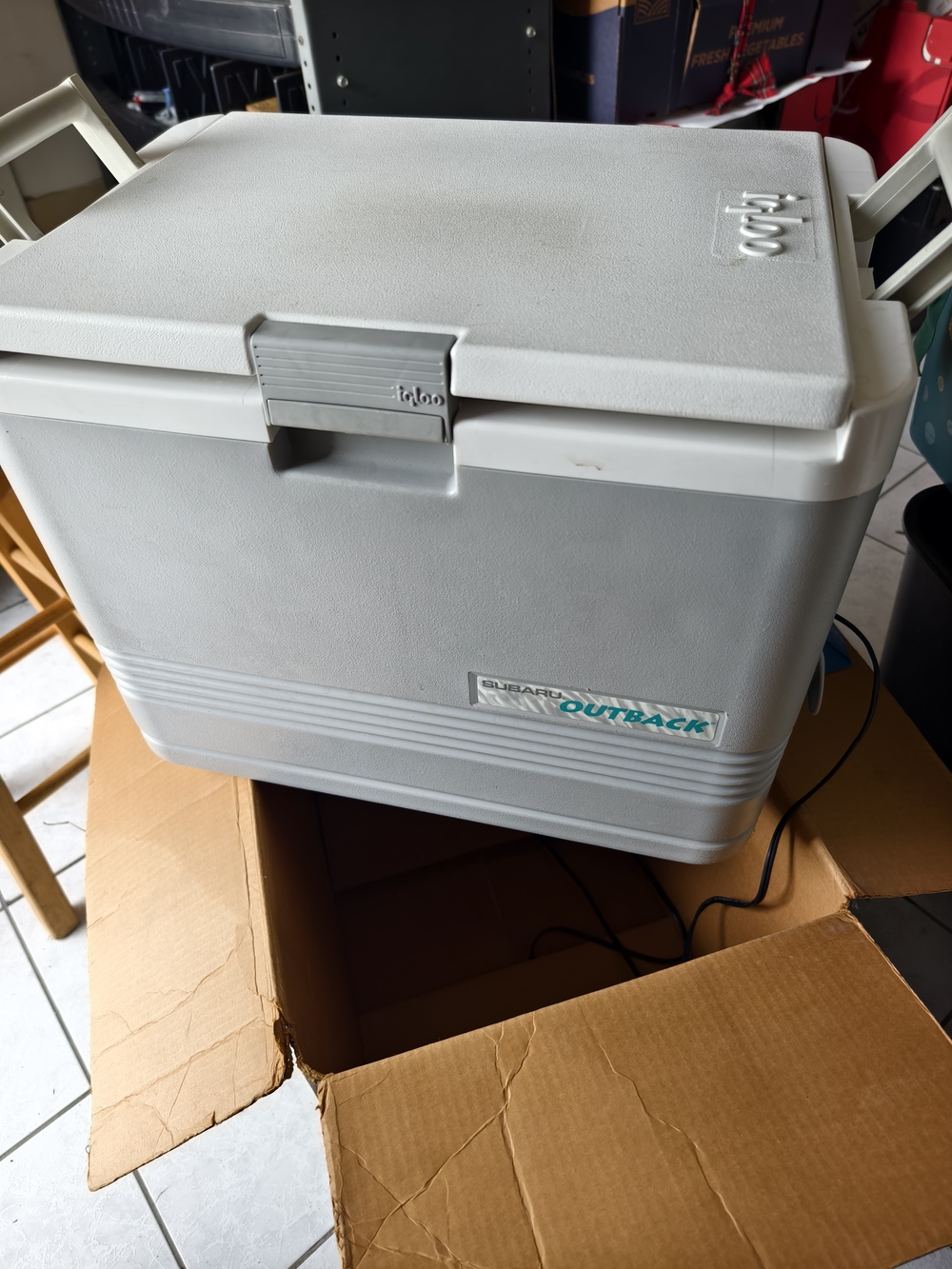 Igloo Outback Portable Cooler - Light Gray